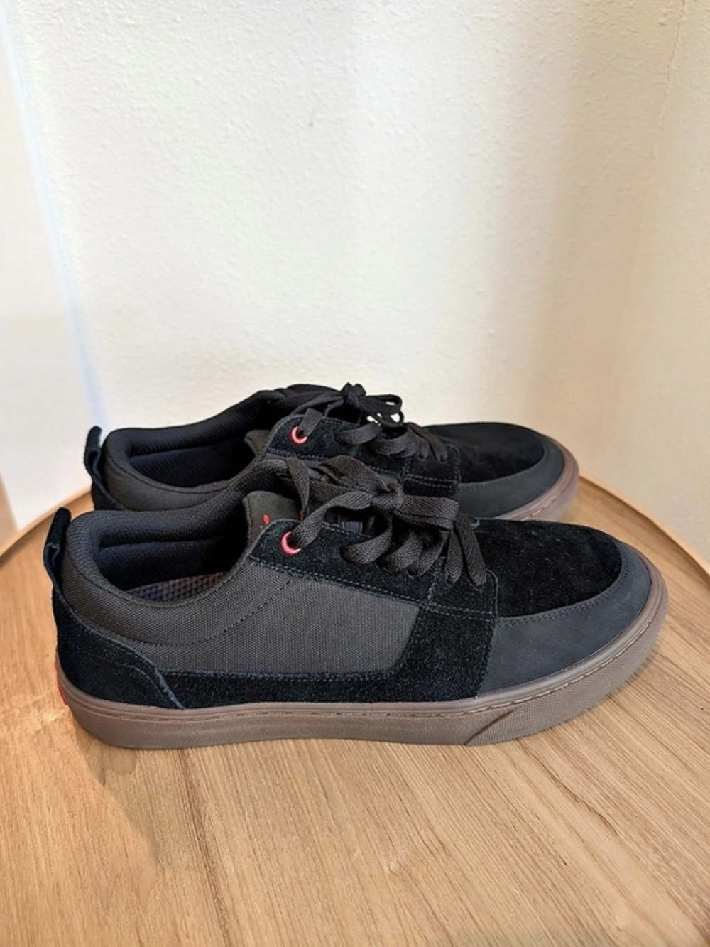Sandugo Atomic Black Skate Sneakers US 10.5